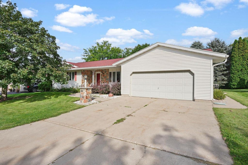 Photo of 140 Vilas Hibbard PARKWAY, Lodi, WI 53555 (MLS # 2031167)