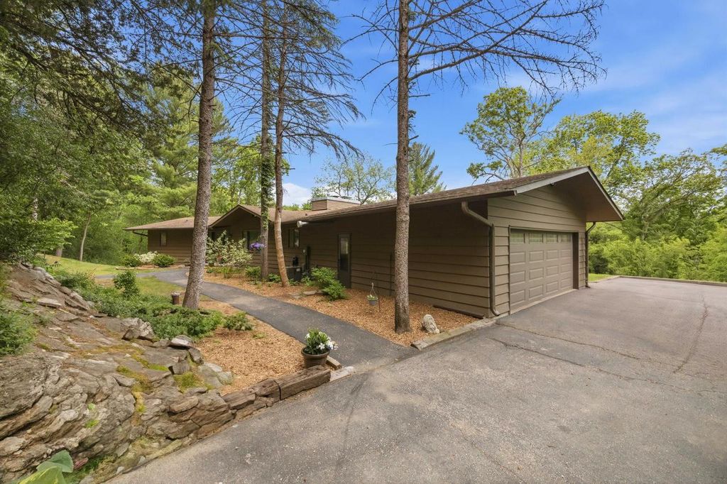 Photo of 3304 N Crystal Springs ROAD, Janesville, WI 53545 (MLS # 2024079)