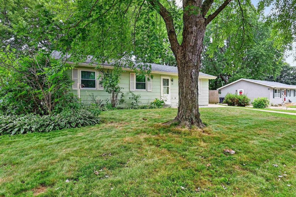 Photo of 2111 S Osborne AVENUE, Janesville, WI 53546 (MLS # 2028945)