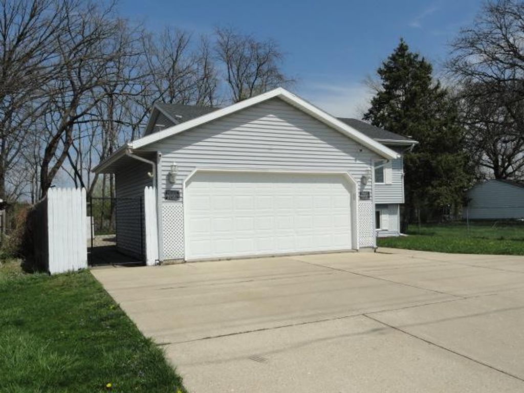 Photo of 468 W Delavan Dr, Janesville, WI 53546 (MLS # 2021164)