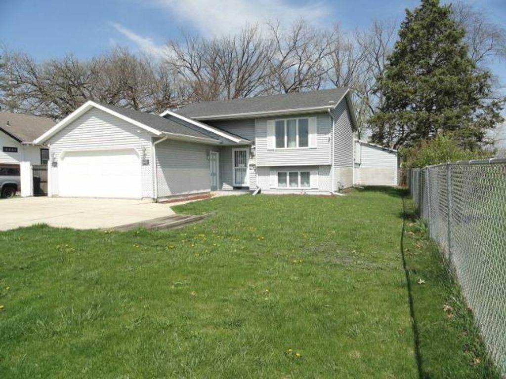 Photo of 468 W Delavan Dr, Janesville, WI 53546 (MLS # 2021164)