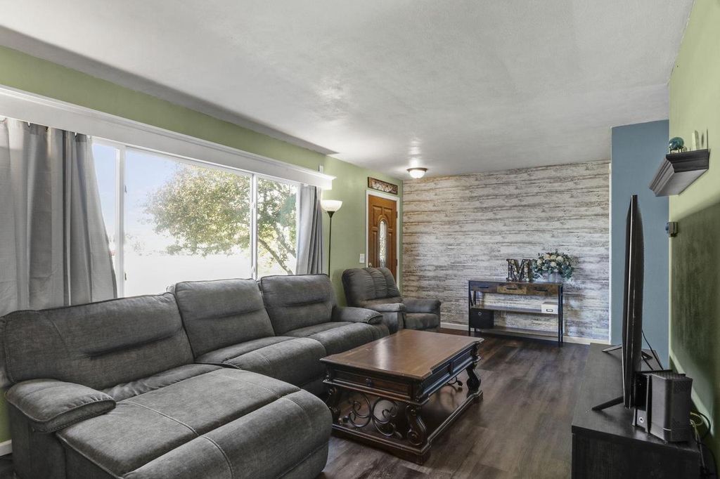 Photo of 1551 Ivory DRIVE, Sun Prairie, WI 53590 (MLS # 2023617)