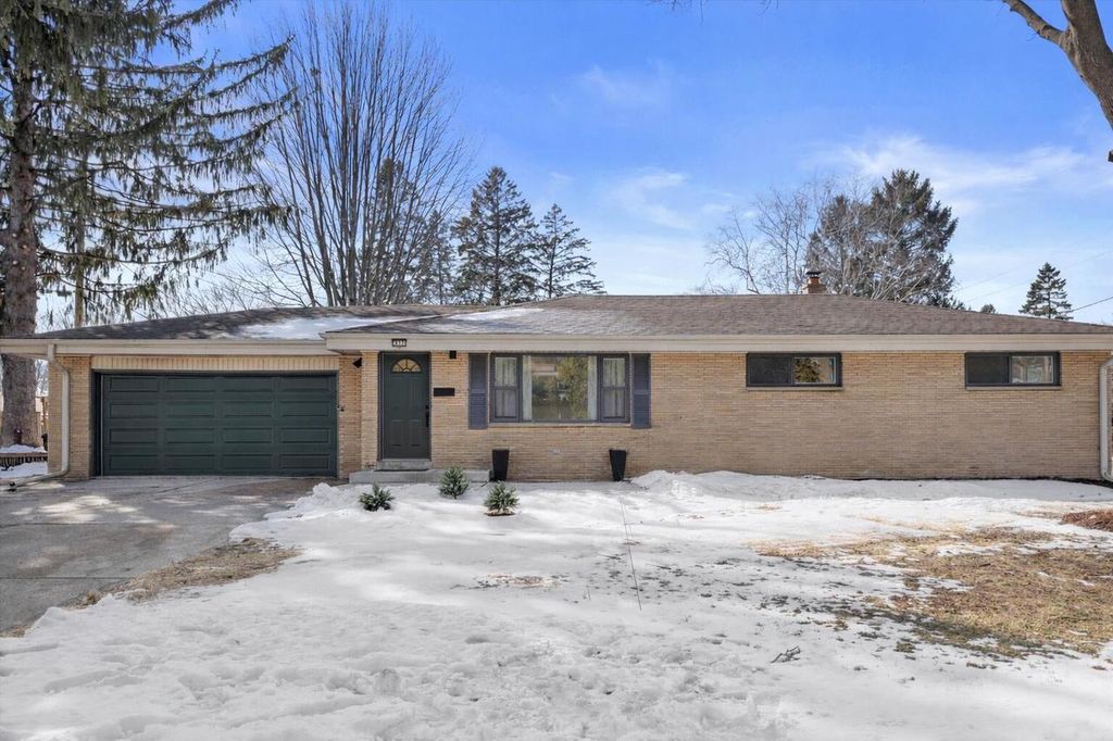 Photo of 831 W Riverview DRIVE, Glendale, WI 53209 (MLS # 1954615)