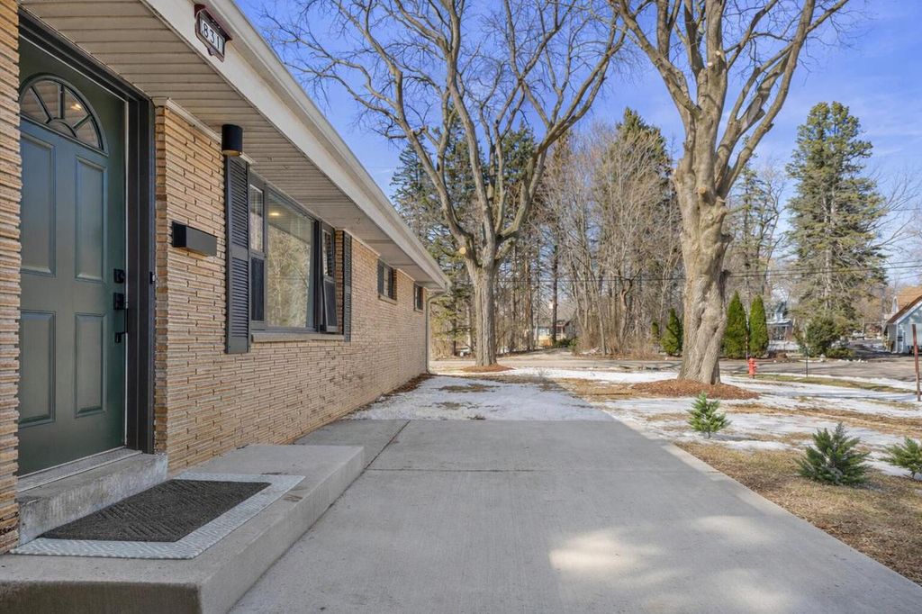 Photo of 831 W Riverview DRIVE, Glendale, WI 53209 (MLS # 1954615)