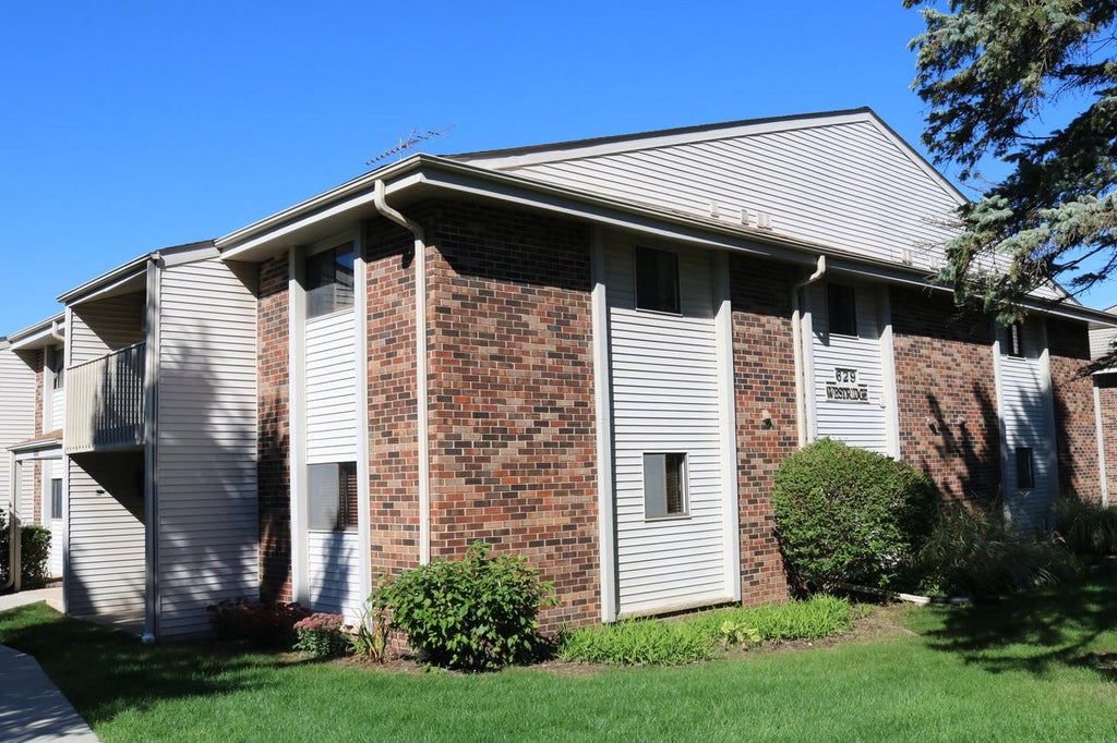 Photo of 629 Westridge DRIVE #6, West Bend, WI 53095 (MLS # 1983189)