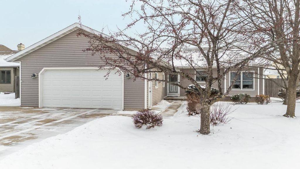 Photo of 1253 Meadowview DRIVE, Menasha, WI 54952 (MLS # 50320313)