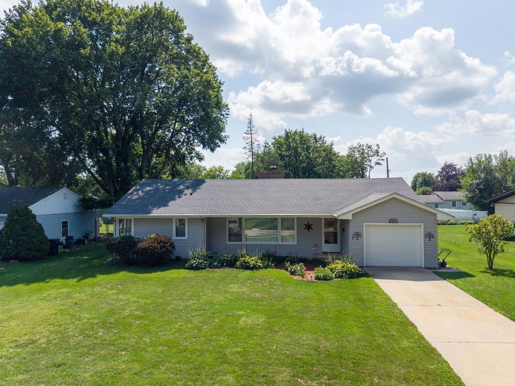 Photo of 2003 Woodruff BOULEVARD, Janesville, WI 53546 (MLS # 2031797)