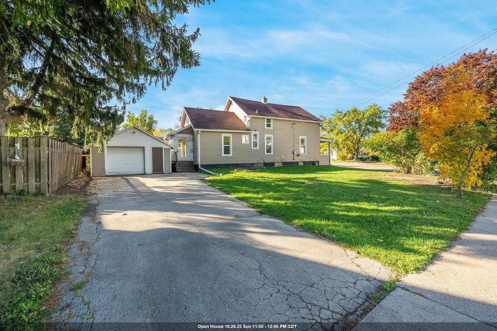 Photo of 1514 Elmwood AVENUE, Oshkosh, WI 54901 (MLS # 50317273)