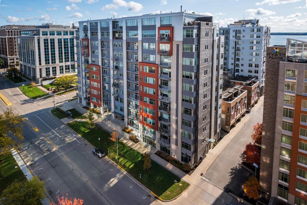 Photo of 309 W Washington AVENUE #905, Madison, WI 53703 (MLS # 2032557)
