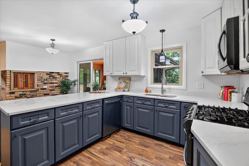 Photo of 2658 Oak Crest CIRCLE, Sun Prairie, WI 53590 (MLS # 2032188)
