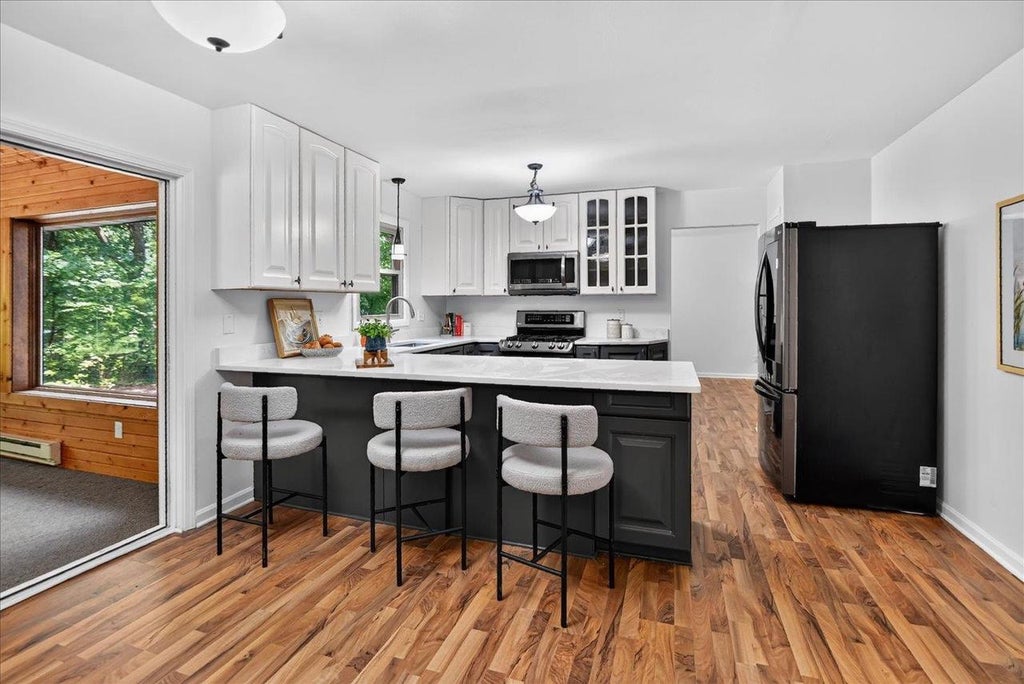 Photo of 2658 Oak Crest CIRCLE, Sun Prairie, WI 53590 (MLS # 2032188)