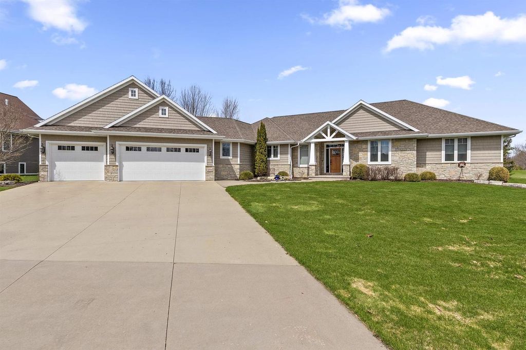 Photo of 1294 S Sedona CIRCLE, Hobart, WI 54115 (MLS # 50323914)