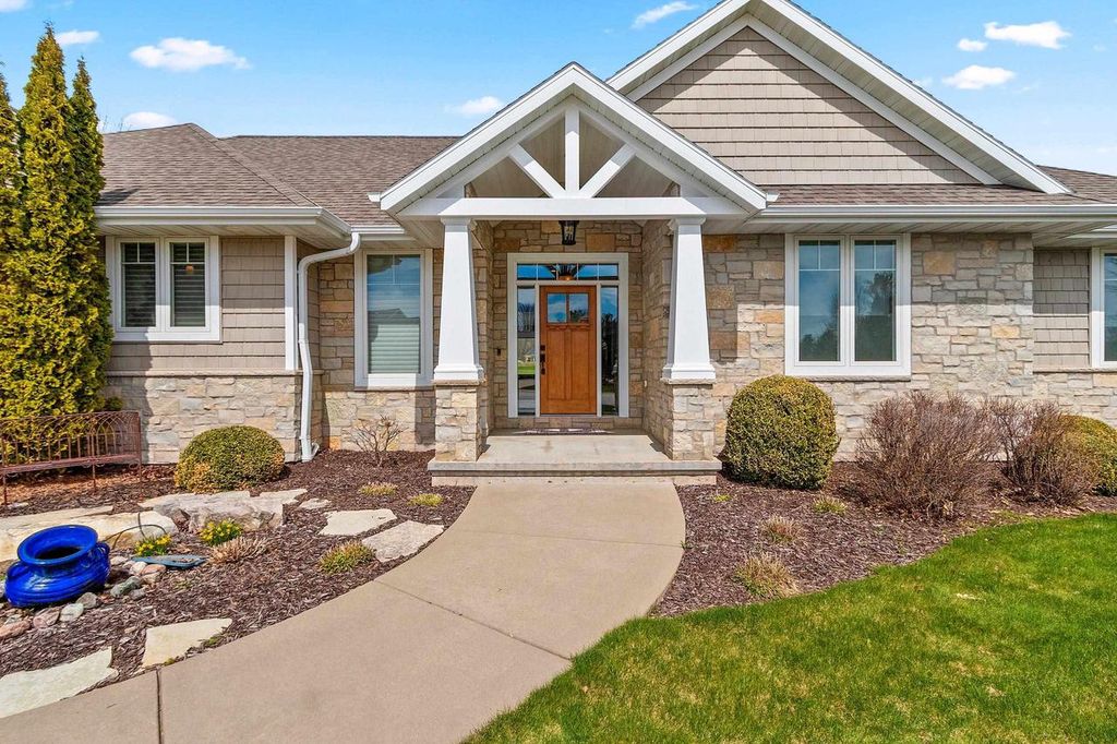 Photo of 1294 S Sedona CIRCLE, Hobart, WI 54115 (MLS # 50323914)