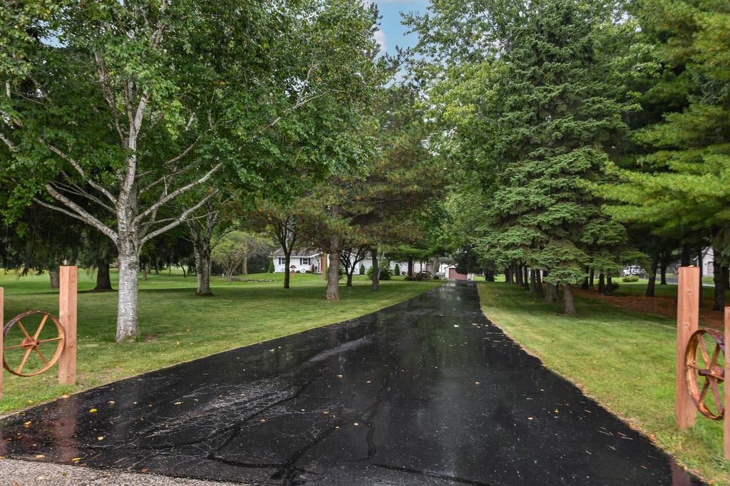 Photo of W220S6805 Crowbar DRIVE, Muskego, WI 53150 (MLS # 1952676)