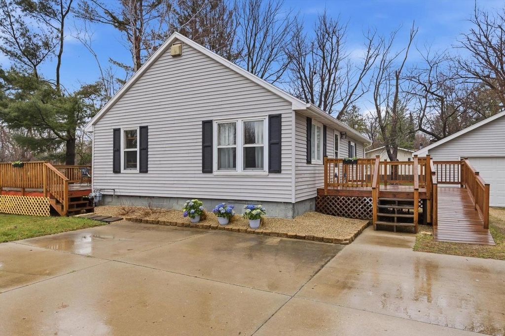 Photo of 1305 E Road 1 ROAD, Edgerton, WI 53534 (MLS # 2019949)