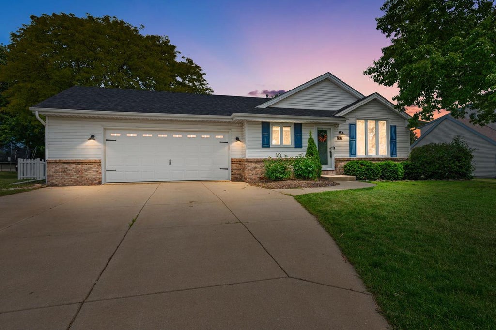 Photo of 3938 W Minnesota AVENUE, Franklin, WI 53132 (MLS # 1964461)