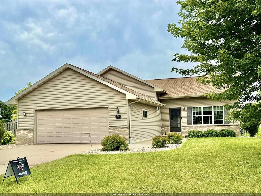 Photo of W5424 Red Clover TRAIL, Appleton, WI 54915 (MLS # 50330011)