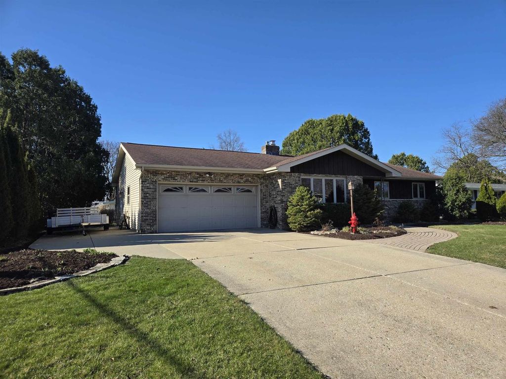 Photo of 7003 Park CIRCLE, Middleton, WI 53562 (MLS # 2020714)
