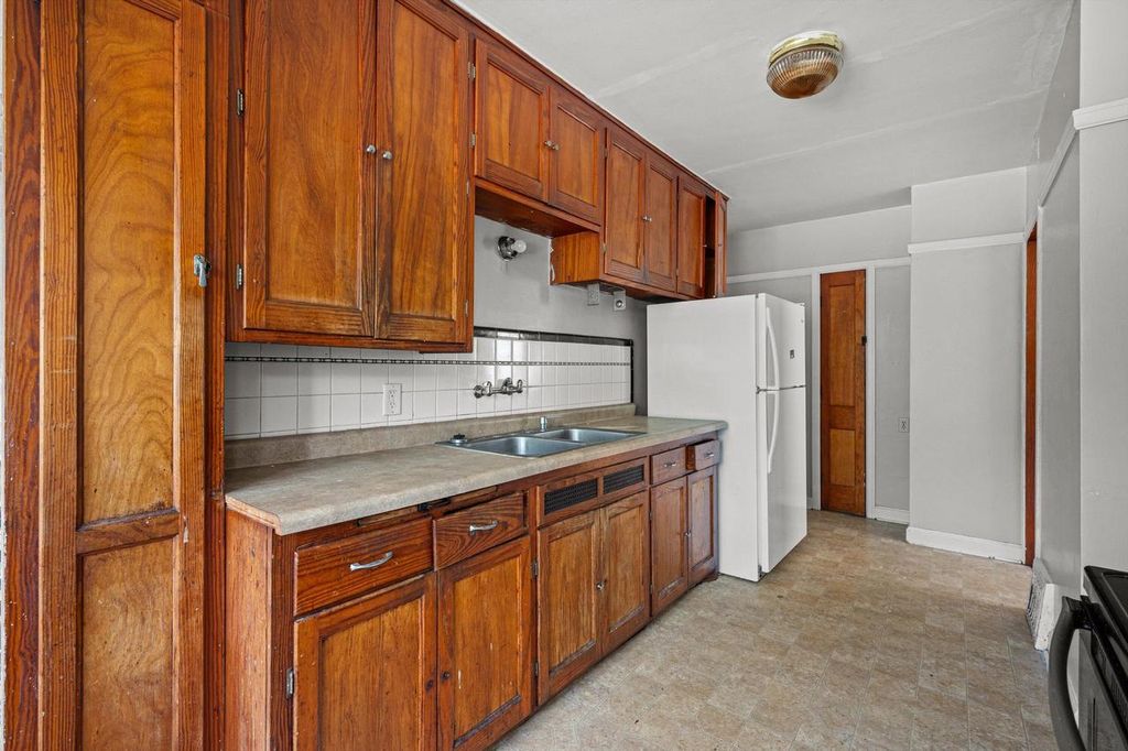 Photo of 5437 N Bethmaur LANE, Glendale, WI 53209 (MLS # 1972535)