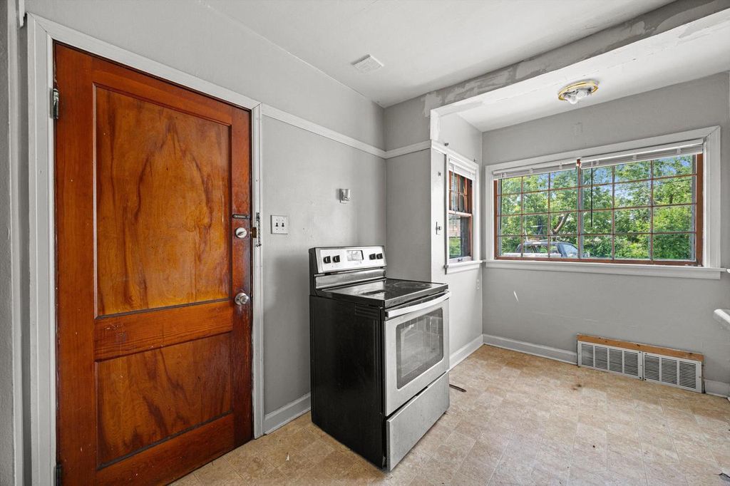 Photo of 5437 N Bethmaur LANE, Glendale, WI 53209 (MLS # 1972535)