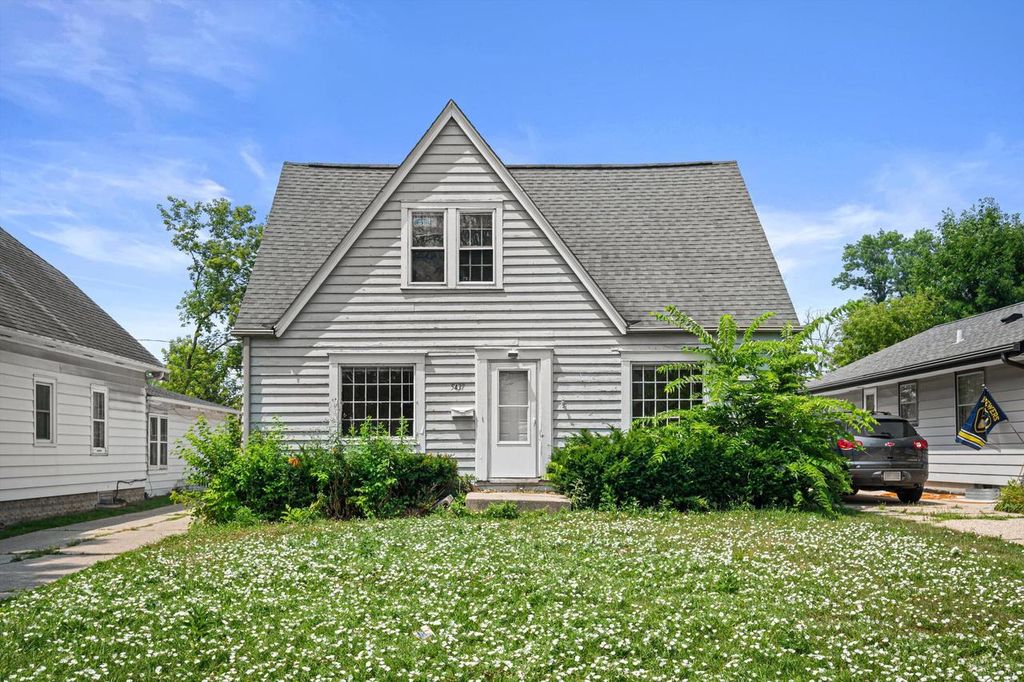 Photo of 5437 N Bethmaur LANE, Glendale, WI 53209 (MLS # 1972535)