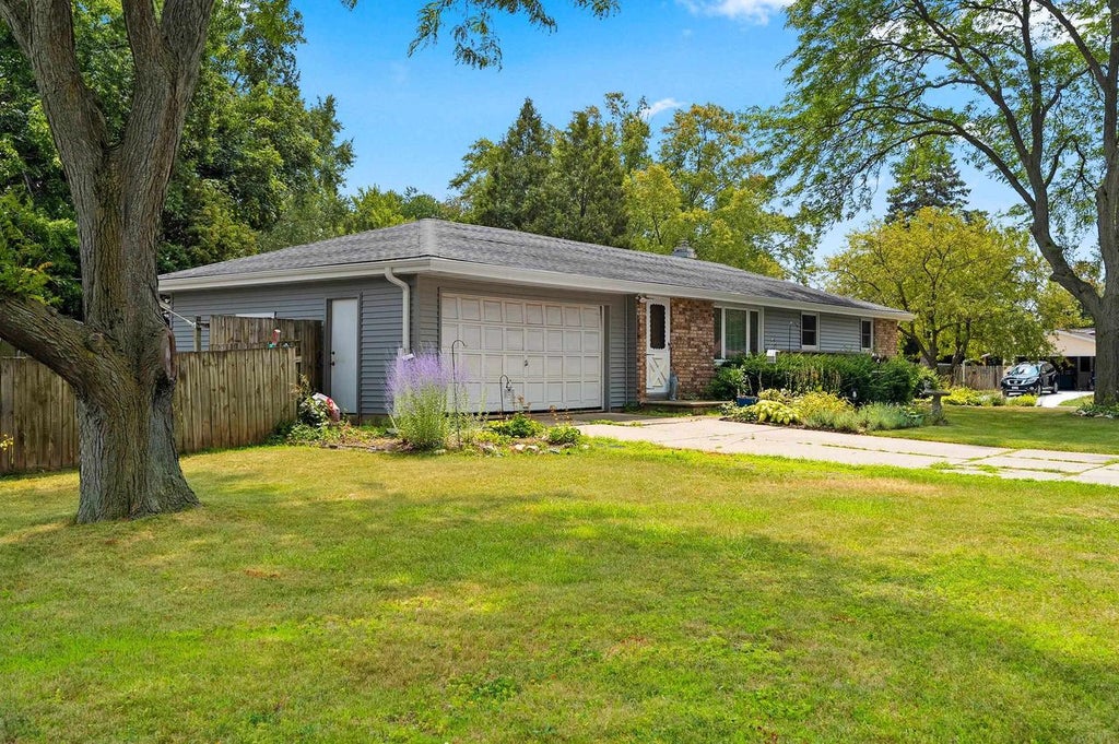 Photo of 2661 Clive STREET, Green Bay, WI 54313 (MLS # 50330453)