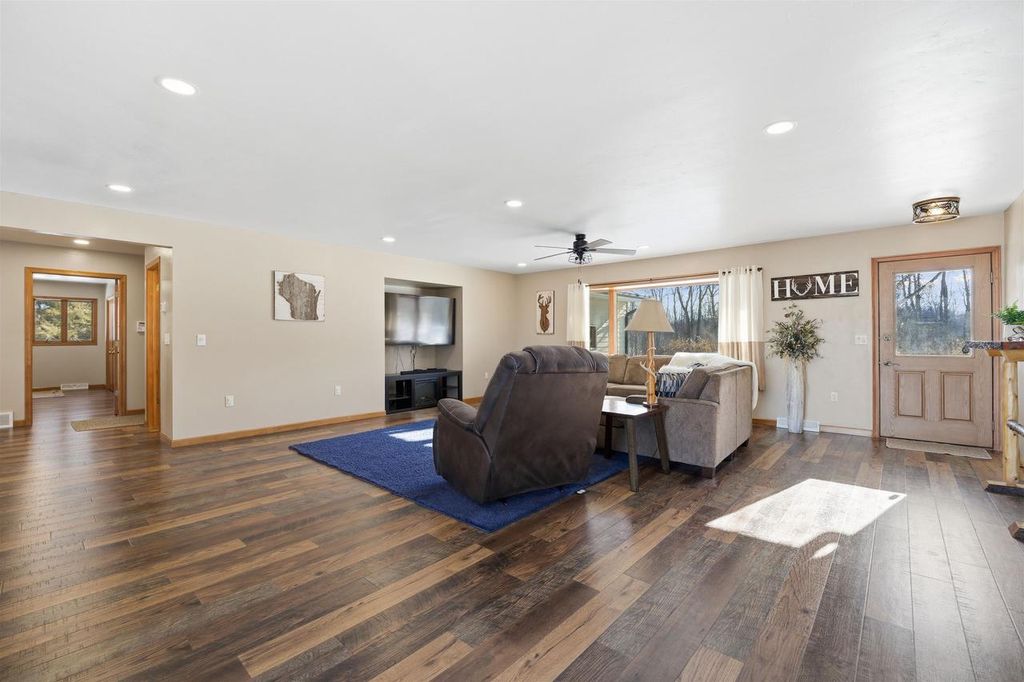 Photo of 5696 Glendale AVENUE, Green Bay, WI 54313 (MLS # 50319959)