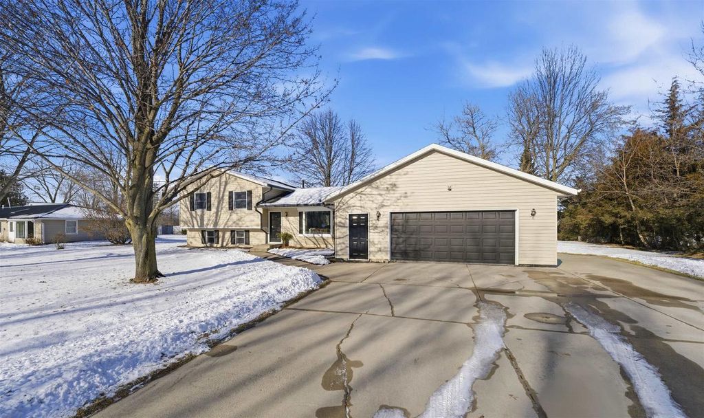 Photo of 5696 Glendale AVENUE, Green Bay, WI 54313 (MLS # 50319959)