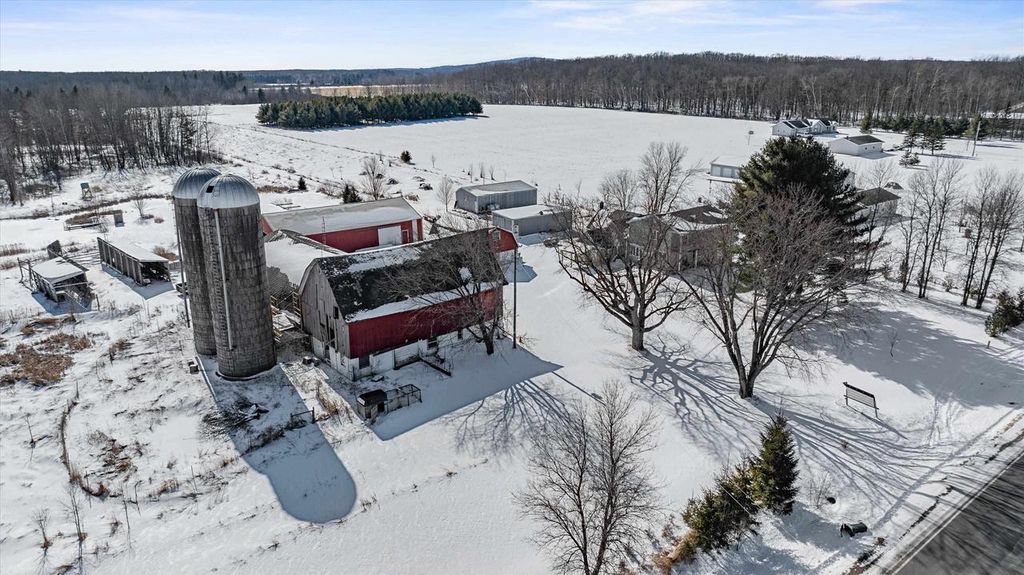 Photo of 9035 County Road N Rd, Marshfield, WI 54449 (MLS # 22600757)