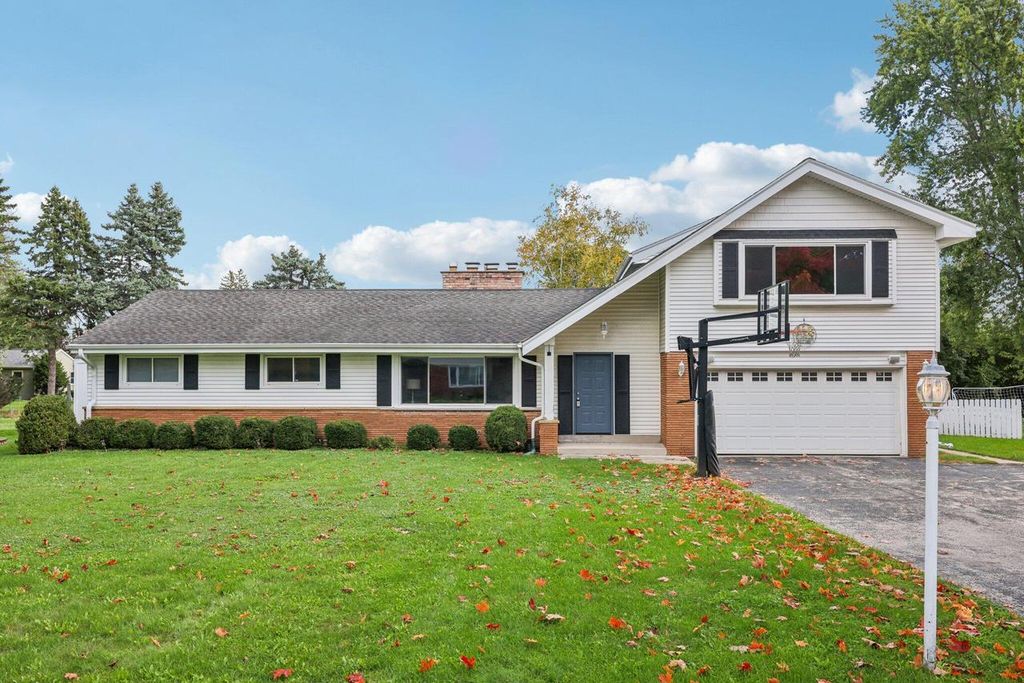 Photo of 200 N 165th STREET, Brookfield, WI 53005 (MLS # 1939456)