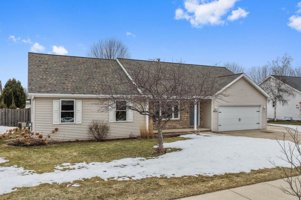 Photo of 2332 Oak Ridge CIRCLE, De Pere, WI 54115 (MLS # 50322707)