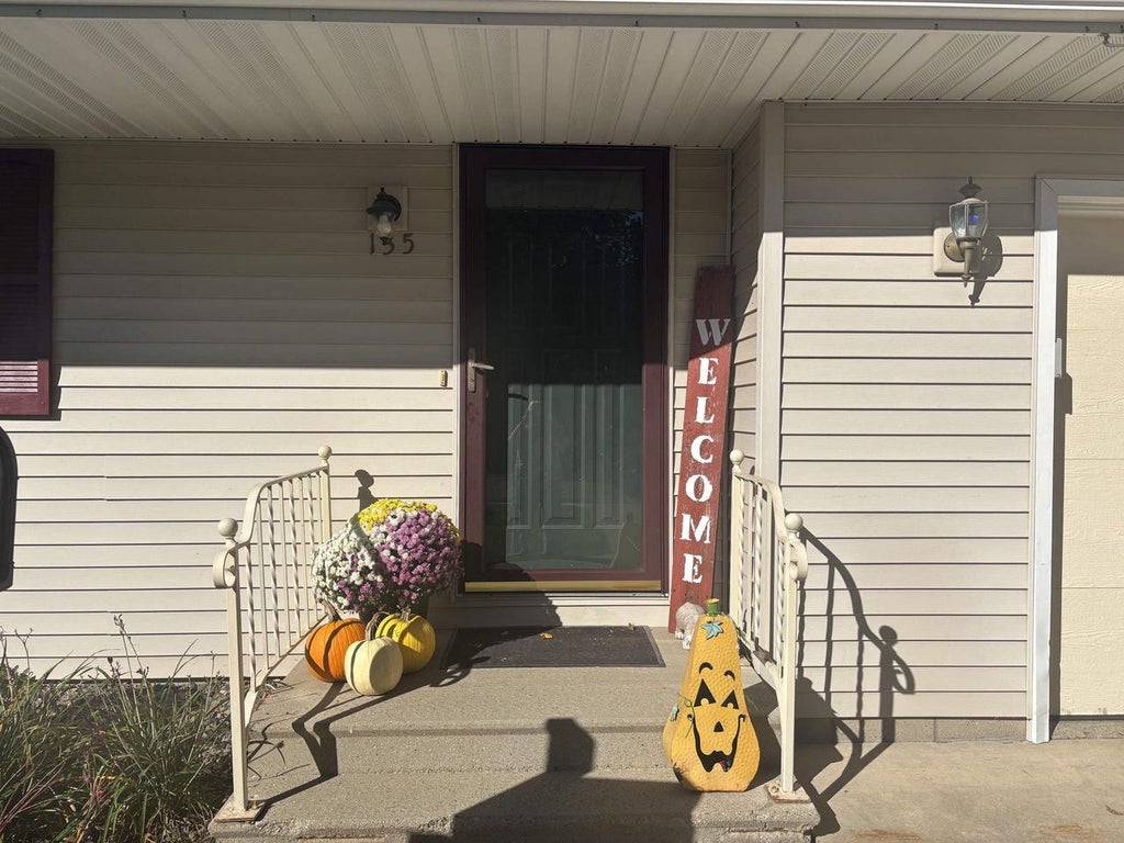 Photo of 135 N Meadow STREET, Oshkosh, WI 54902 (MLS # 50333692)