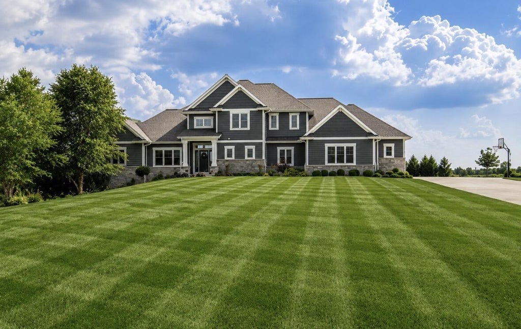 Photo of S109W24935 Overlook DRIVE, Mukwonago, WI 53149 (MLS # 1970844)