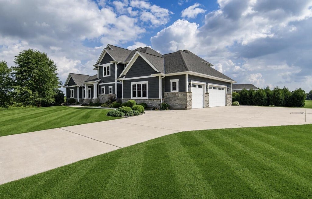 Photo of S109W24935 Overlook DRIVE, Mukwonago, WI 53149 (MLS # 1970844)