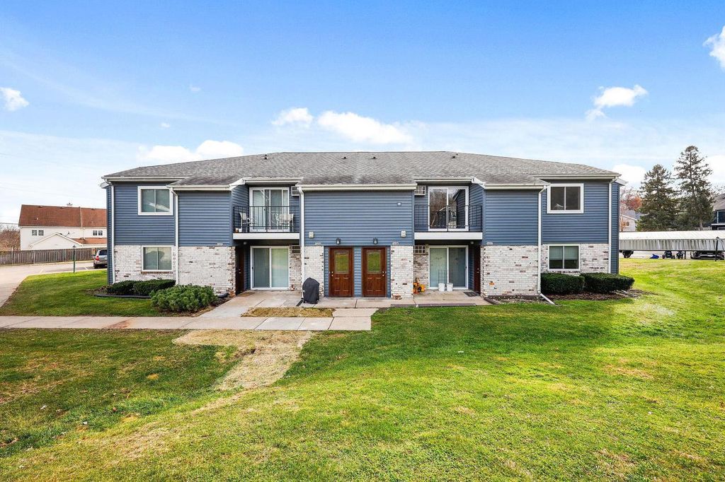 Photo of 1608 Whispering Pines WAY, Fitchburg, WI 53713 (MLS # 2012859)