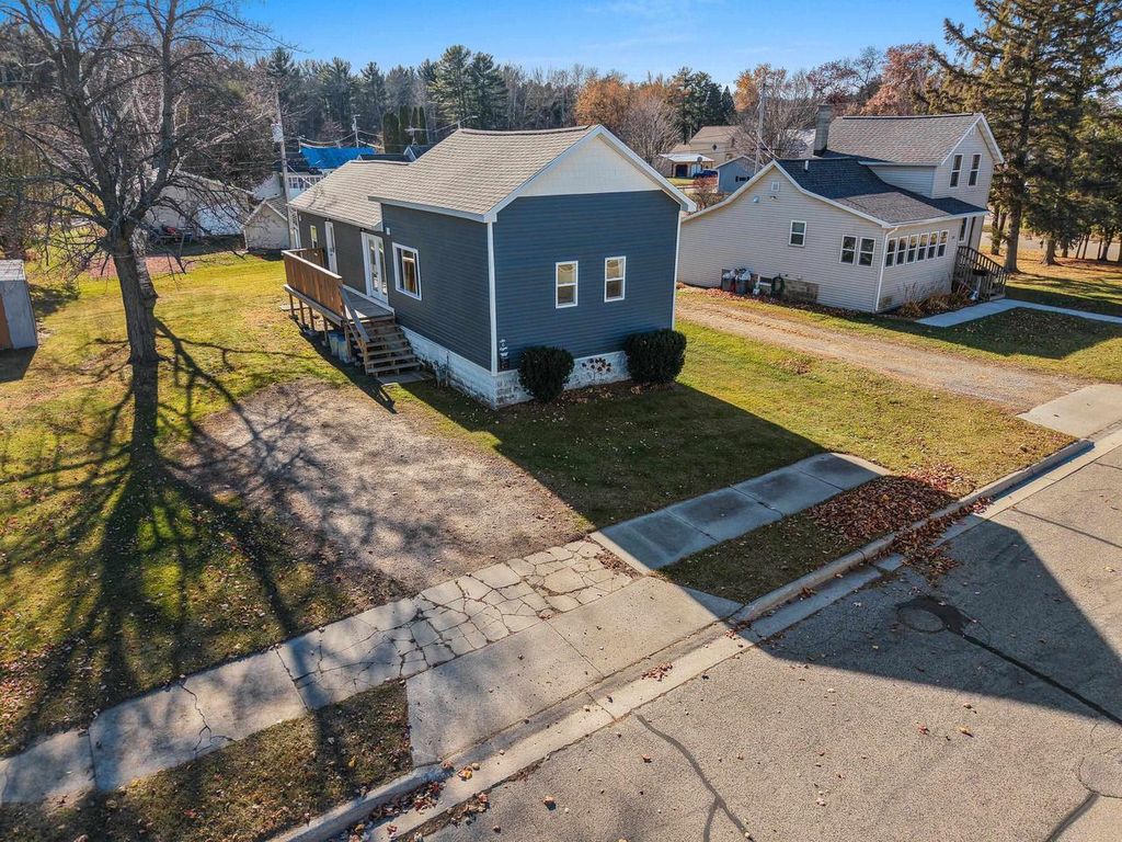 Photo of 608 5th STREET, Oconto, WI 54153 (MLS # 50318341)