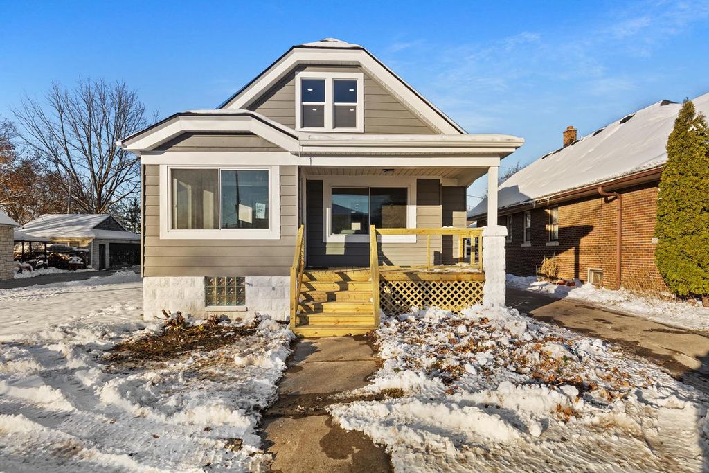 Photo of 1706 W Oklahoma AVENUE, Milwaukee, WI 53215 (MLS # 1944671)
