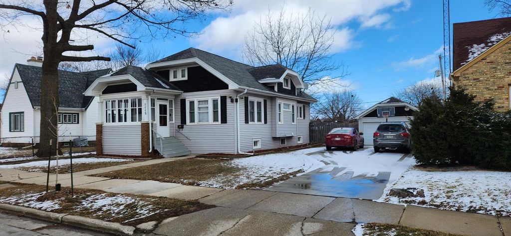 Photo of 1115 Perry AVENUE, Racine, WI 53406 (MLS # 1952241)
