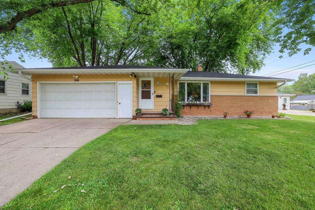 Photo of 742 Westwood DRIVE, De Pere, WI 54115 (MLS # 50330436)