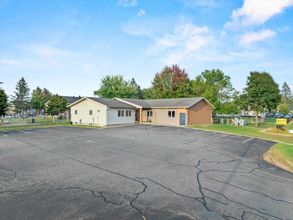 Photo of 1017 W Laurel STREET, Marshfield, WI 54449 (MLS # 22605328)