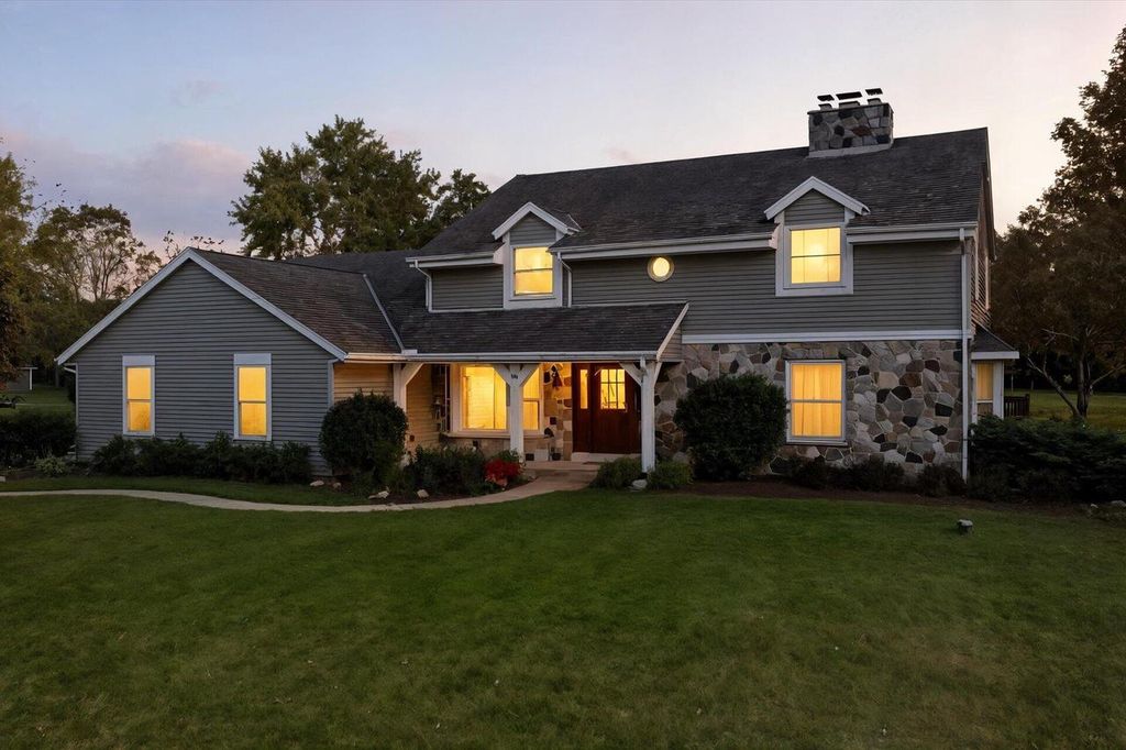 Photo of 396 Belvedere WEST W, Colgate, WI 53017 (MLS # 1938479)