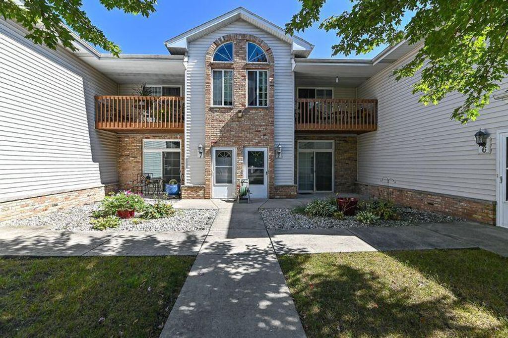 Photo of 6240 S Creekside DRIVE #2, Cudahy, WI 53110 (MLS # 1936829)