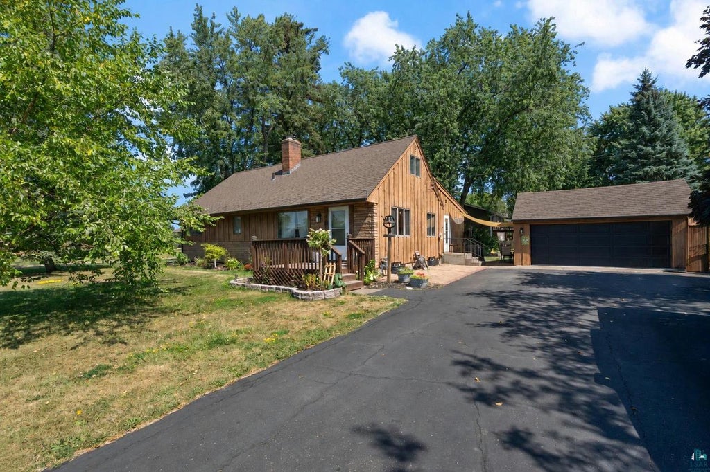 Photo of 2 Royalton ROAD, Superior, WI 55880 (MLS # 6127445)
