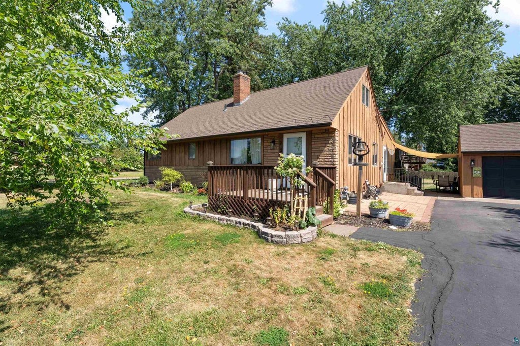 Photo of 2 Royalton ROAD, Superior, WI 55880 (MLS # 6127445)
