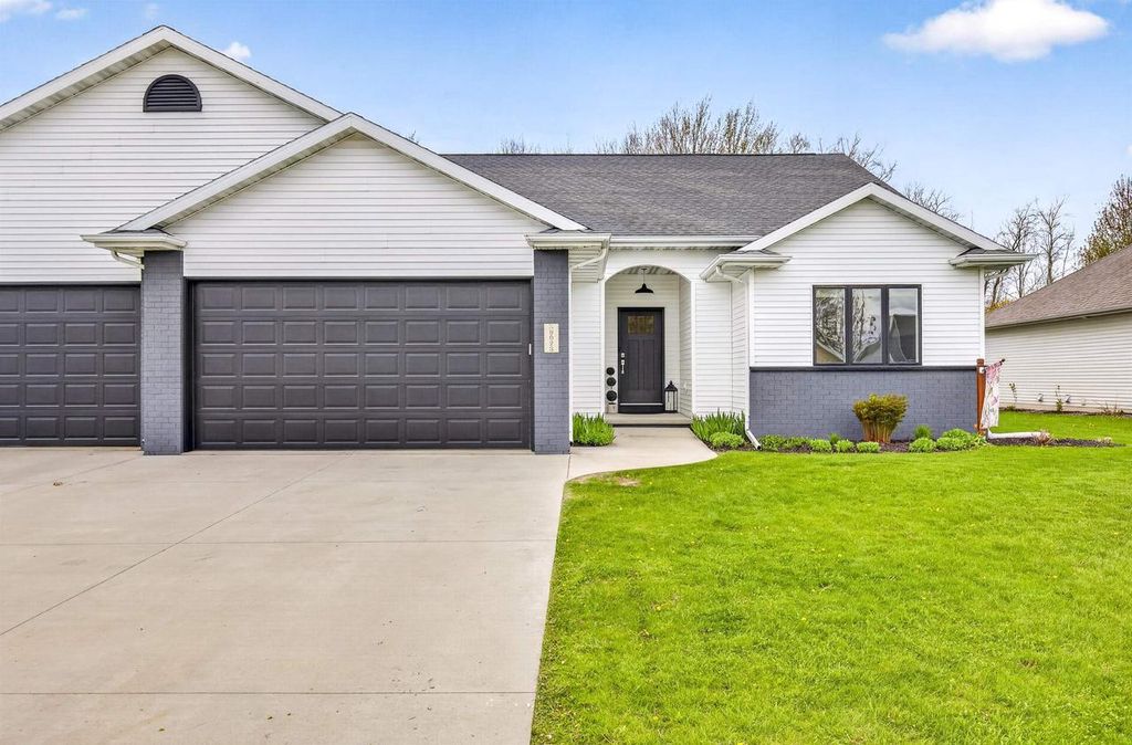 Photo of N9023 Spring Valley ROAD, Menasha, WI 54952 (MLS # 50325229)