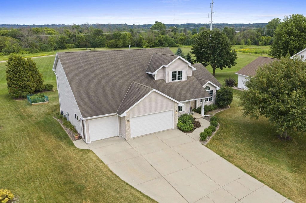 Photo of 465 Winding Waters WAY, De Pere, WI 54115 (MLS # 50331501)
