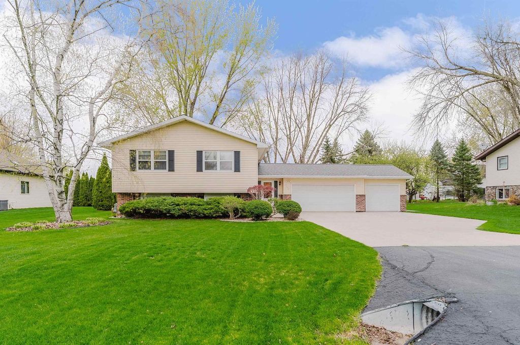 Photo of 5154 Village ROAD, Butte Des Morts, WI 54927 (MLS # 50325208)