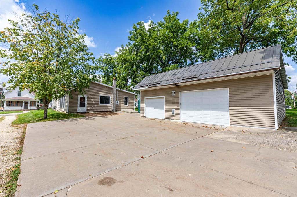 Photo of 109 N Rogers STREET, Dodgeville, WI 53533 (MLS # 2031187)