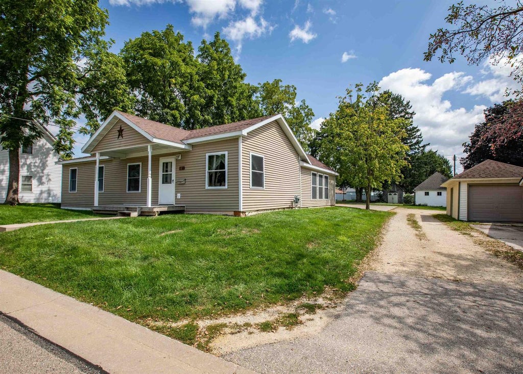 Photo of 109 N Rogers STREET, Dodgeville, WI 53533 (MLS # 2031187)