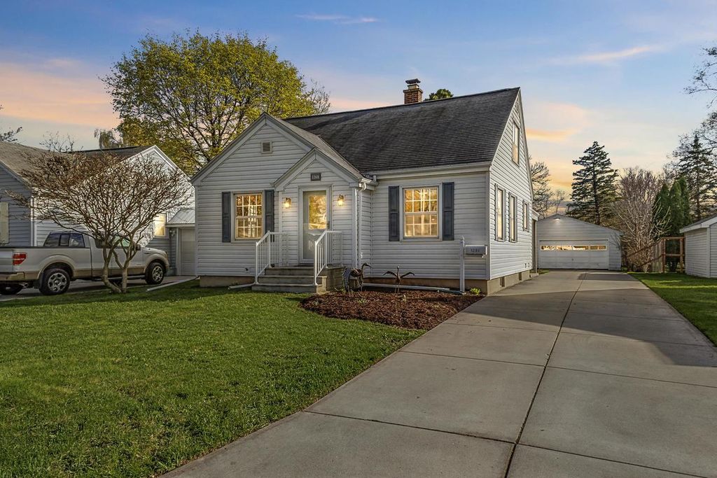 Photo of 1260 McCormick STREET, Green Bay, WI 54301 (MLS # 50324631)